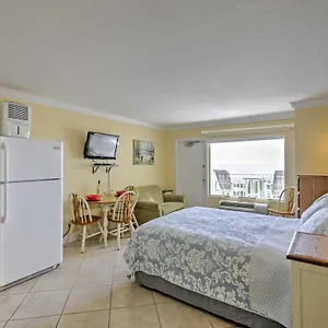 Apartment Daytona With Oceanfront Balcony And Pool!, Daytona Beach