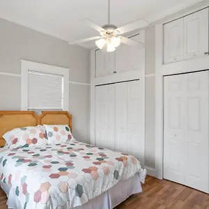 https://the-bays-best-bungalow.hotelstampa.org